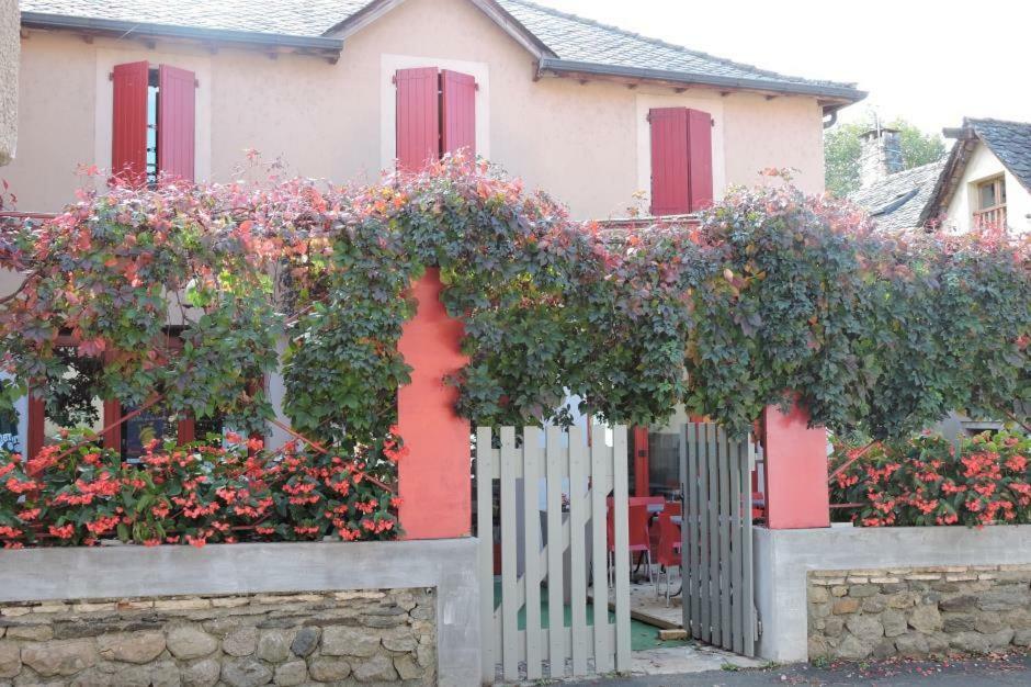 Hotel Les Vignes Rouges Ispagnac Dış mekan fotoğraf